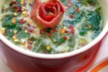 Болгарский шпинатовый суп с йогуртом и беконом
