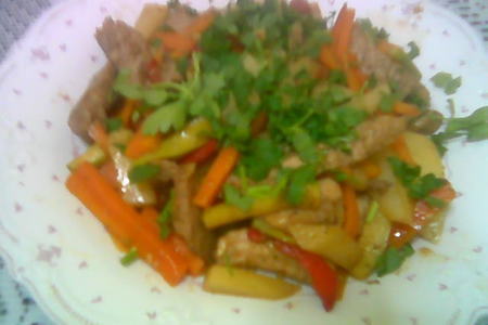 Фото к рецепту: Свинина с овощами и соевым соусом