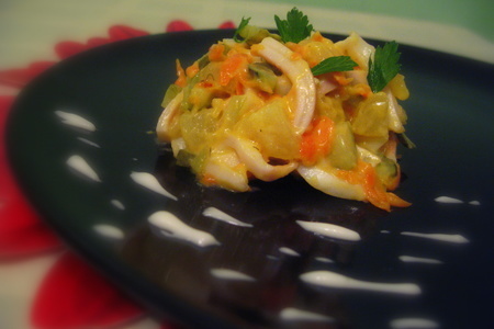 Фото к рецепту: Постный салат из кальмаров