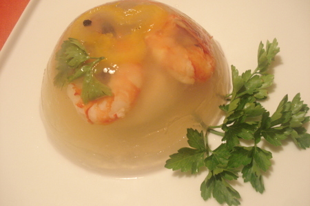 Фото к рецепту: Яйцо-пашот с креветками в желе