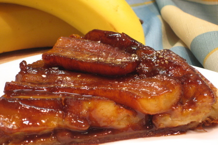 Фото к рецепту: Пирог-перевертыш с бананами в карамели