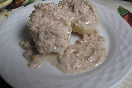 Фото к рецепту: Ореховый соус к картошке в мундирах