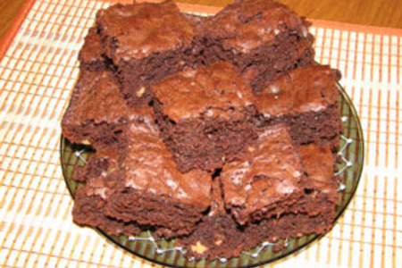 Фото к рецепту: Шоколадно-ореховое пирожное