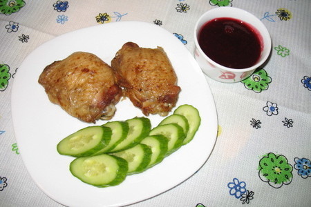 Фото к рецепту: Курица с клюквенным соусом