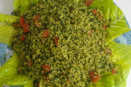 Фото к рецепту: Таббулех (салат из кус-куса с травами)