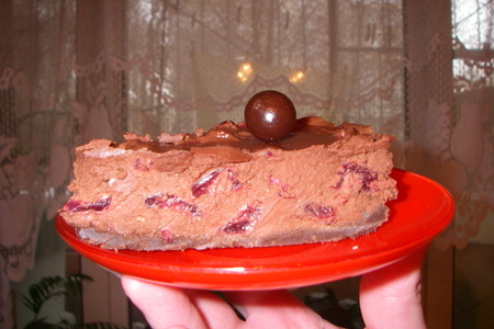 Фото к рецепту: Шоколодный чизкейк с вишней