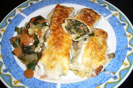 Фото к рецепту: Каннелони с овощами под соусом "бешамель"
