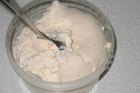 Фото к рецепту: То ли йогурт, то ли сметанка из топленого молока.