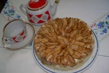 Фото к рецепту: Яблочный торт "загадка"