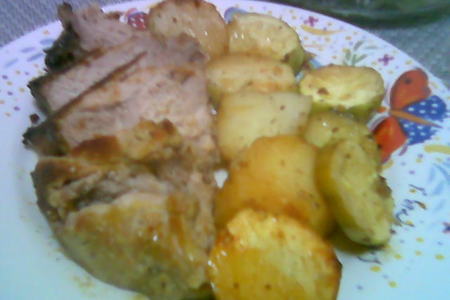 Фото к рецепту: Свинина запеченая с картофелем