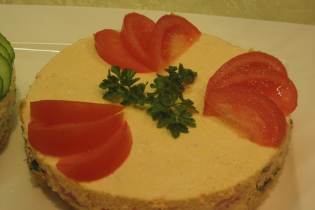 Фото к рецепту: Сырный террин с помидорами