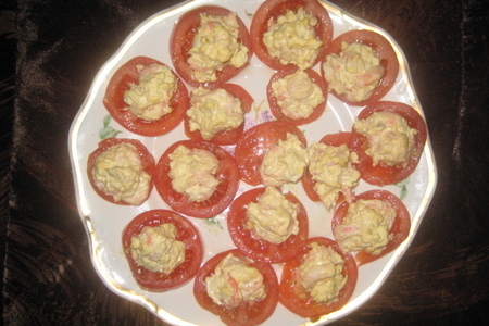 Фото к рецепту: Закуска на помидорах