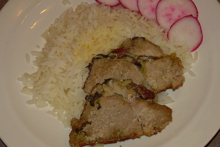 Фото к рецепту: Свинина с чесноком, запечённая в фольге