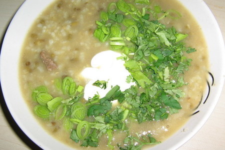 Фото к рецепту: Машхурда (суп с машем и рисом)