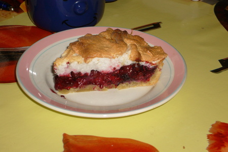 Фото к рецепту: Пирог с лесными ягодами