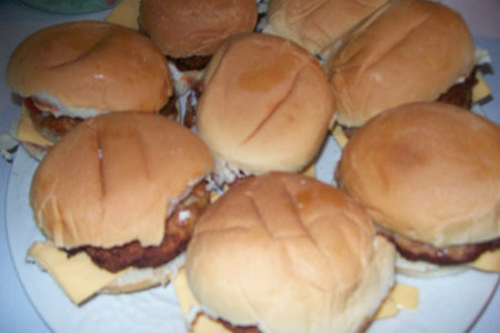 Фото к рецепту: Мини-сандвичи (или бигмак)