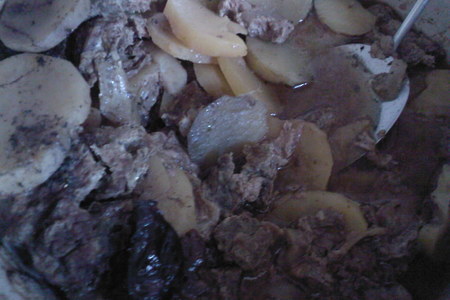 Фото к рецепту: Мясо с картошкой в казане
