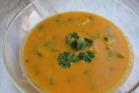 Фото к рецепту: Морковно-лимонный суп