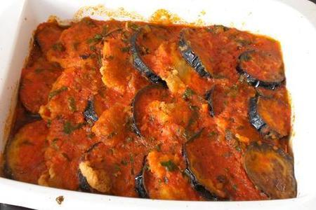 Фото к рецепту: Жареное филе рыбы с баклажанами