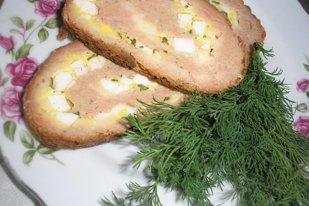 Фото к рецепту: Рулет из форели с сыром, яйцом и зеленью