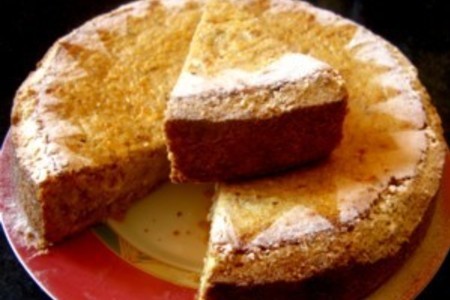 Фото к рецепту: Творожно-ореховый пирог с финиками