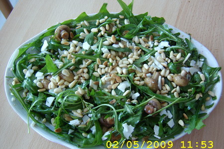 Фото к рецепту: Салат с рукколой и шампиньонами