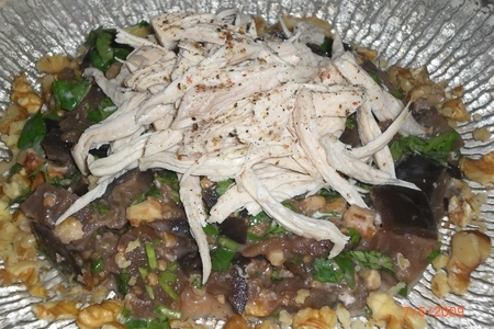 Фото к рецепту: Салат из курицы и баклажан