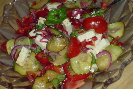 Фото к рецепту: Салат из цуккини и помидорок