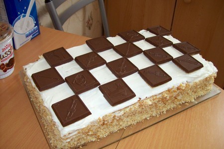 Фото к рецепту: Торт "шахматная доска"