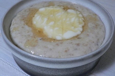 Фото к рецепту: Porridge - поридж,  традиционная английская овсянка  на завтрак.