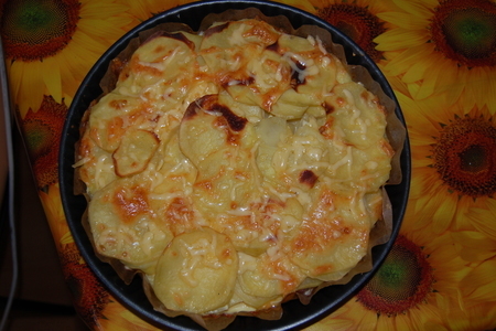 Фото к рецепту: Запеканочка картофельная с охотничьими колбасками