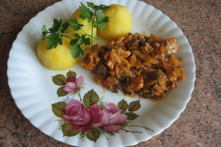 Фото к рецепту: Овощи с мясом и грибами.
