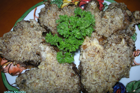 Фото к рецепту: Куриные крылышки в ореховой панировке