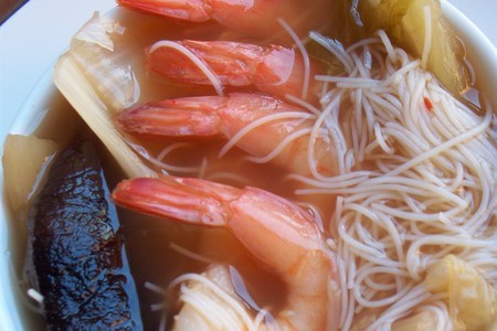 Фото к рецепту: Постный китайско-русский суп с креветками за 5 мин