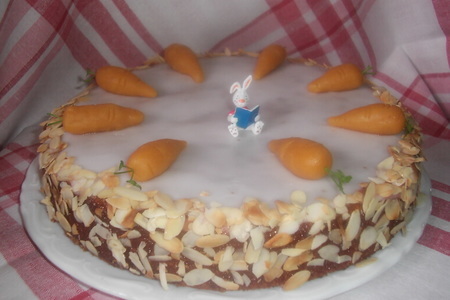 Фото к рецепту: Морковно - ореховый пирог.
