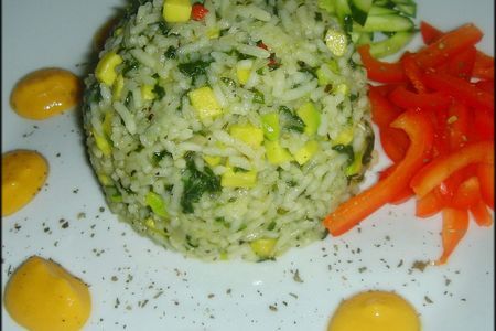 Фото к рецепту: Рис с авокадо и шпинатом