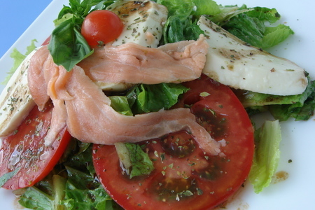 Фото к рецепту: Салат романо с рыбкой.