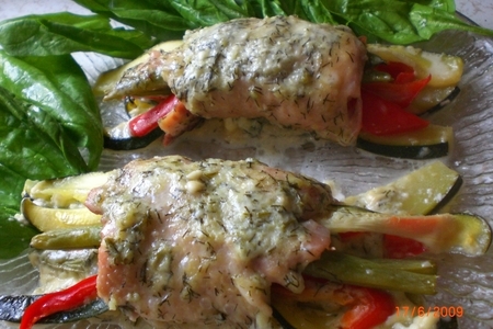 Фото к рецепту: Курица с овощами и цацики дипом