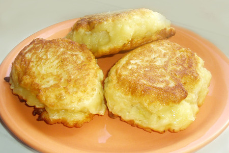 Фото к рецепту: Лапти с картофельной начинкой