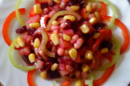 Фото к рецепту: Салат со свеклы с овощами