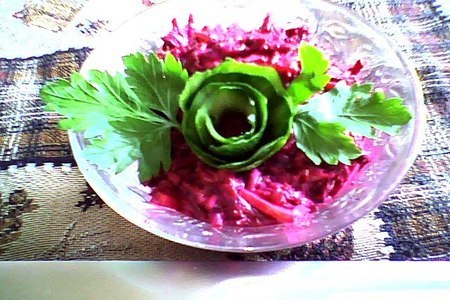 Фото к рецепту: Салат со свеклой