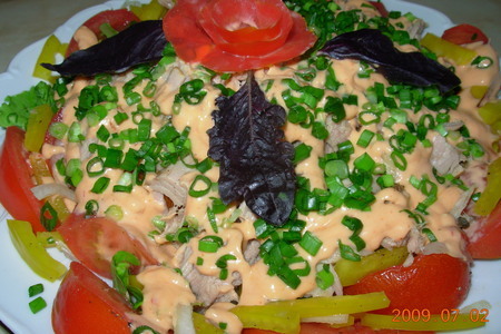Фото к рецепту: Салат с тунцом " летний"