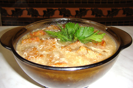 Фото к рецепту: Тминный суп с гренками
