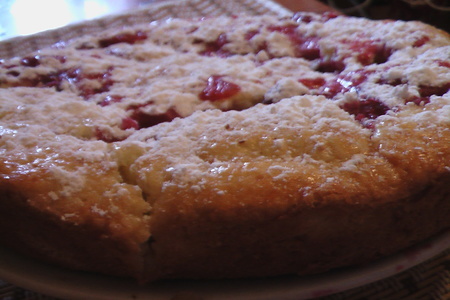 Фото к рецепту: Пирог "созрели вишни в саду у дяди вани"