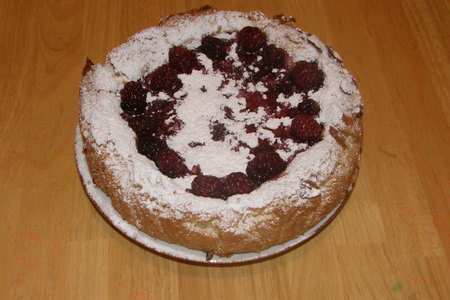 Фото к рецепту: Пирог с малиной