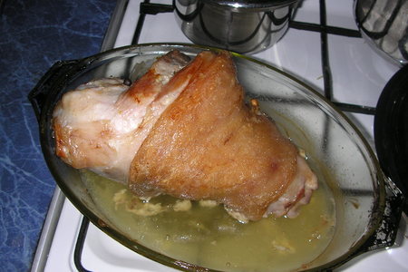 Фото к рецепту: Рулька свинная запечёная