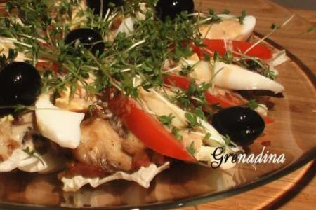 Фото к рецепту: Салат с вешенками и кресс-салатом