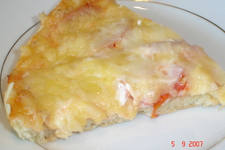 Фото к рецепту: Пицца с ветчиной и помидорами