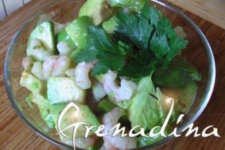 Фото к рецепту: Салат с авокадо и креветками