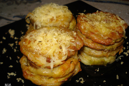 Фото к рецепту: Баклажаны в кляре с сыром